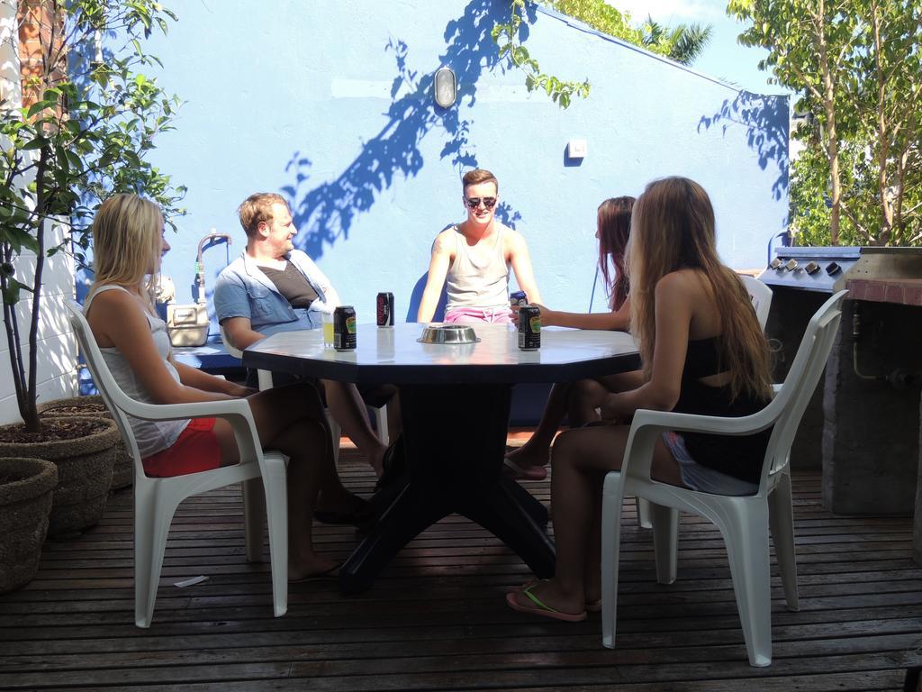 Reef Lodge Backpackers Townsville Exterior foto